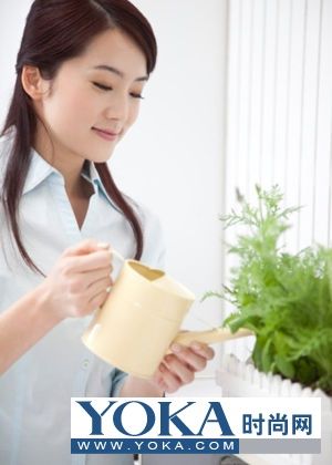大笑也丰胸 5招让胸部美丽挺起