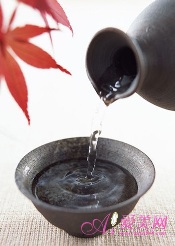 假酒会导致失明 专家教你辩真假