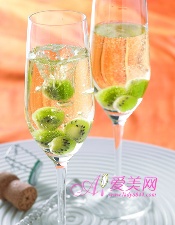  假酒会导致失明 专家教你辩真假 