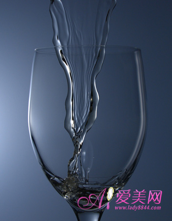  假酒会导致失明 专家教你辩真假 