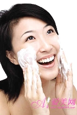 皮肤过敏应避开8点：洗脸水忌过烫