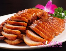 吃鸭能养胃补虚 居家自制4款喷香料理