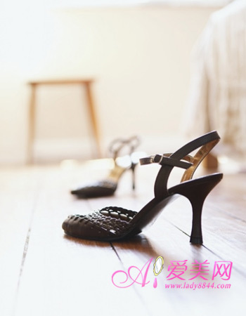 鞋子不合易惹脚病 女性高跟鞋宜2至3厘米