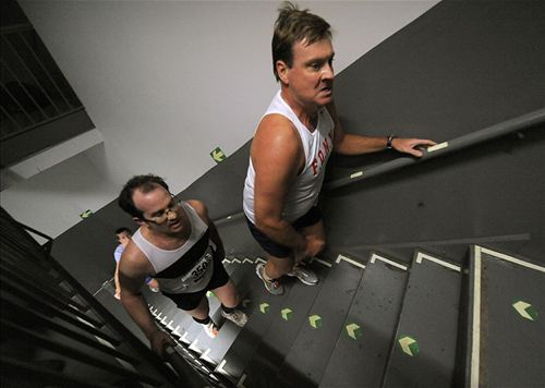 出差族如何健身：爬楼梯可锻炼臀肌