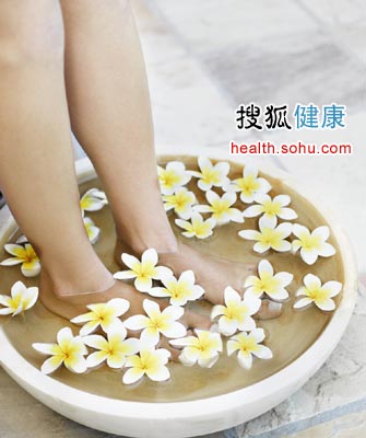 老人常用米醋泡脚身体好