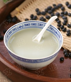 每天一杯黑豆浆 补肾防衰老