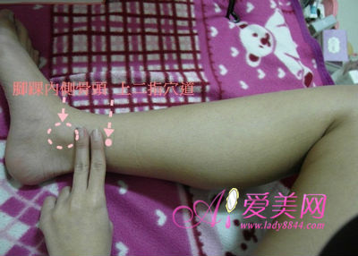  四天快速瘦腿法！刮痧+按摩穴位 双腿消水肿 