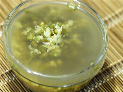 夏季喝绿豆汤的六个禁忌 空腹时不能喝绿豆汤
